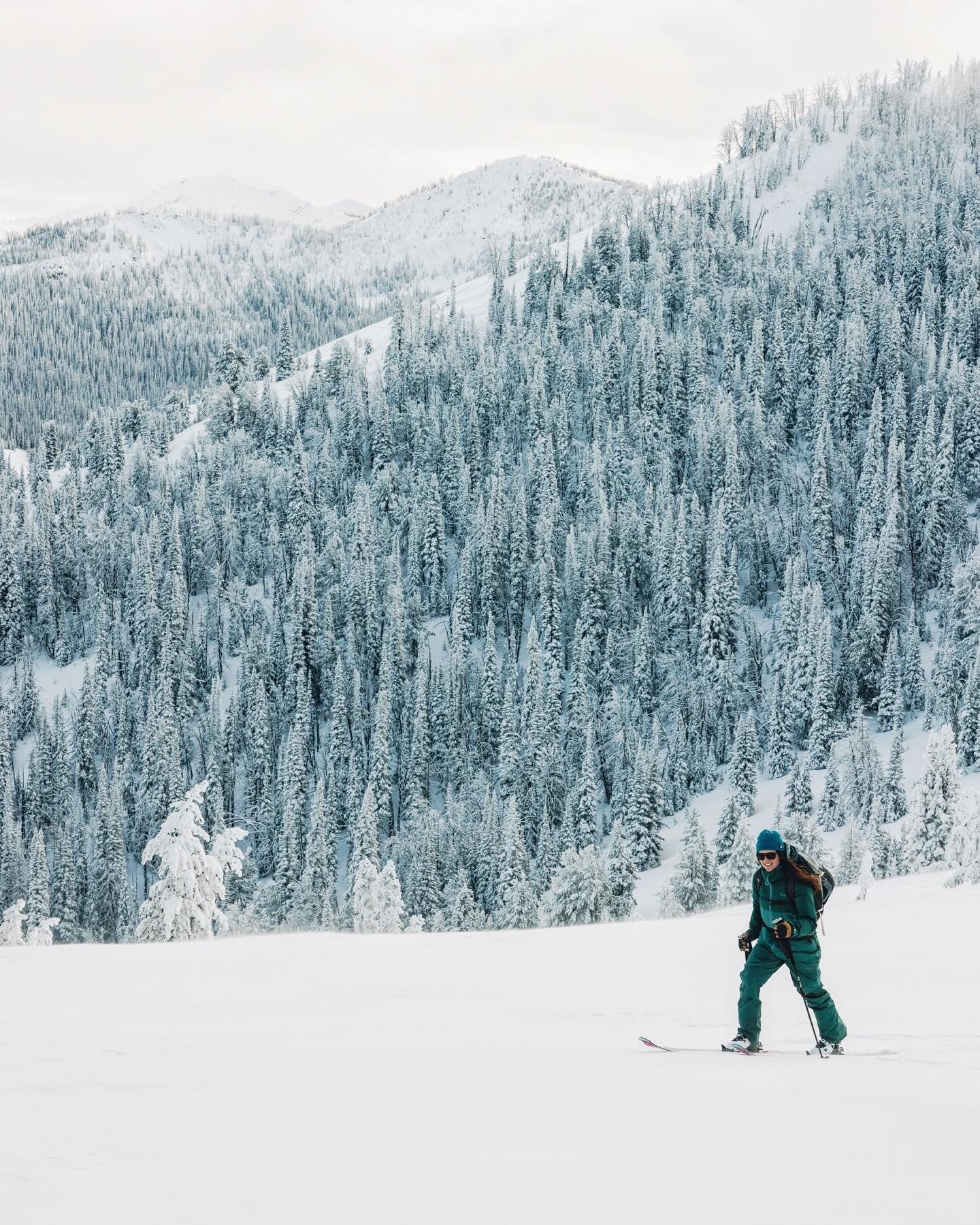 Icelantic Nomad vs Pioneer: Which Ski Is Right for You? The 25/26 comparison